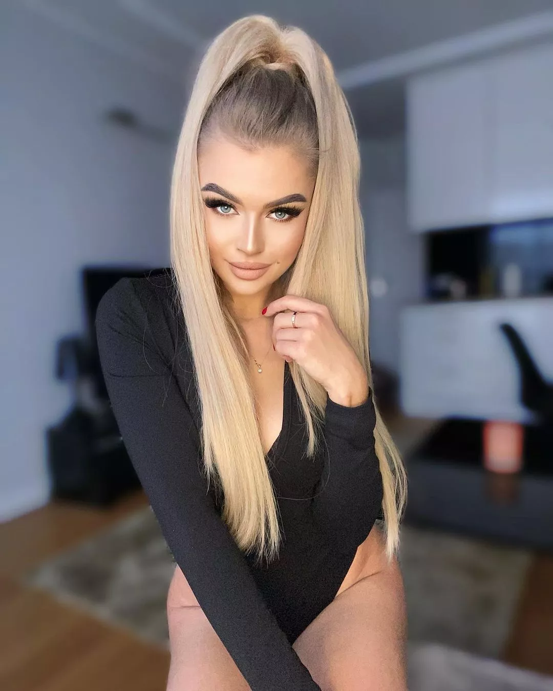 HOT! Gorące zdjęcie gwiazdy disco polo i FAME MMA! Jej ciało i opalenizna wywołały wiele emocji! 